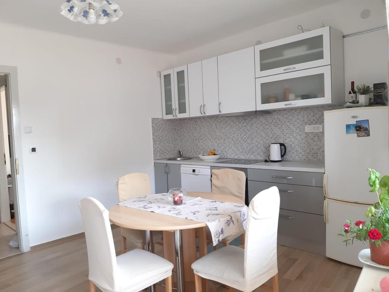 Nina, Apartment In City Centre Split Exterior foto