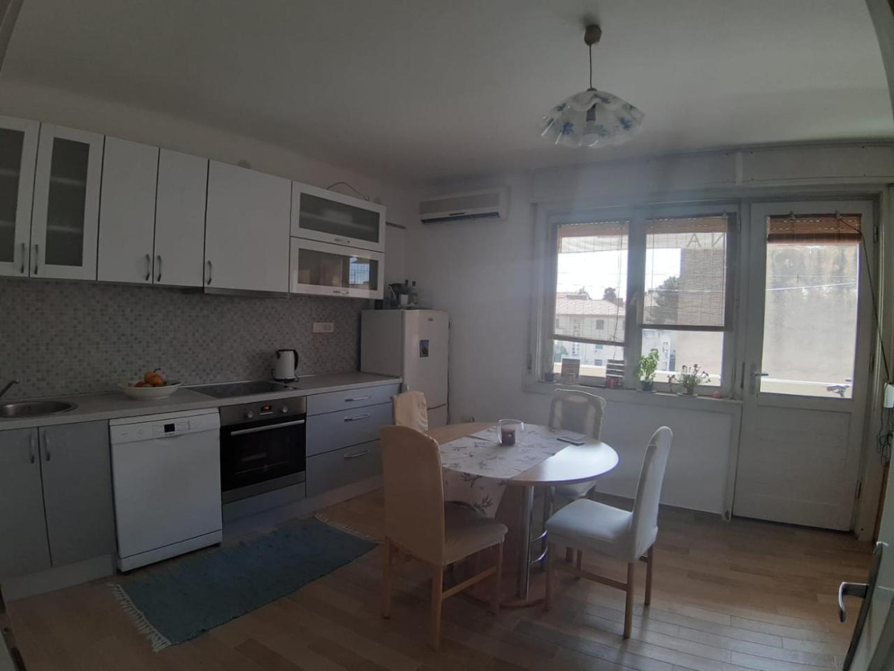Nina, Apartment In City Centre Split Exterior foto