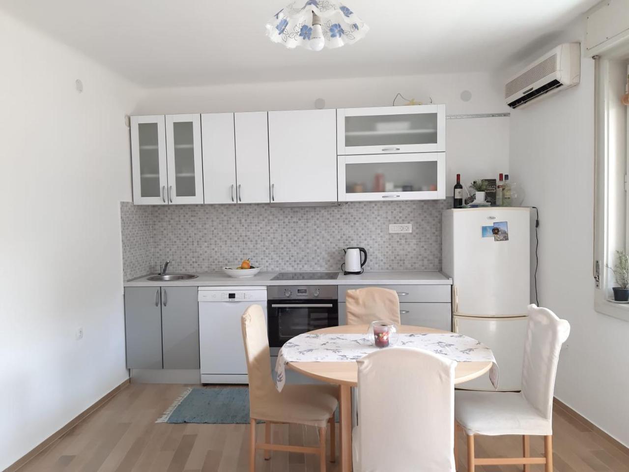 Nina, Apartment In City Centre Split Exterior foto